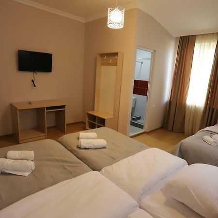 Hotel Hollywood Kutaisi Ngoại thất bức ảnh