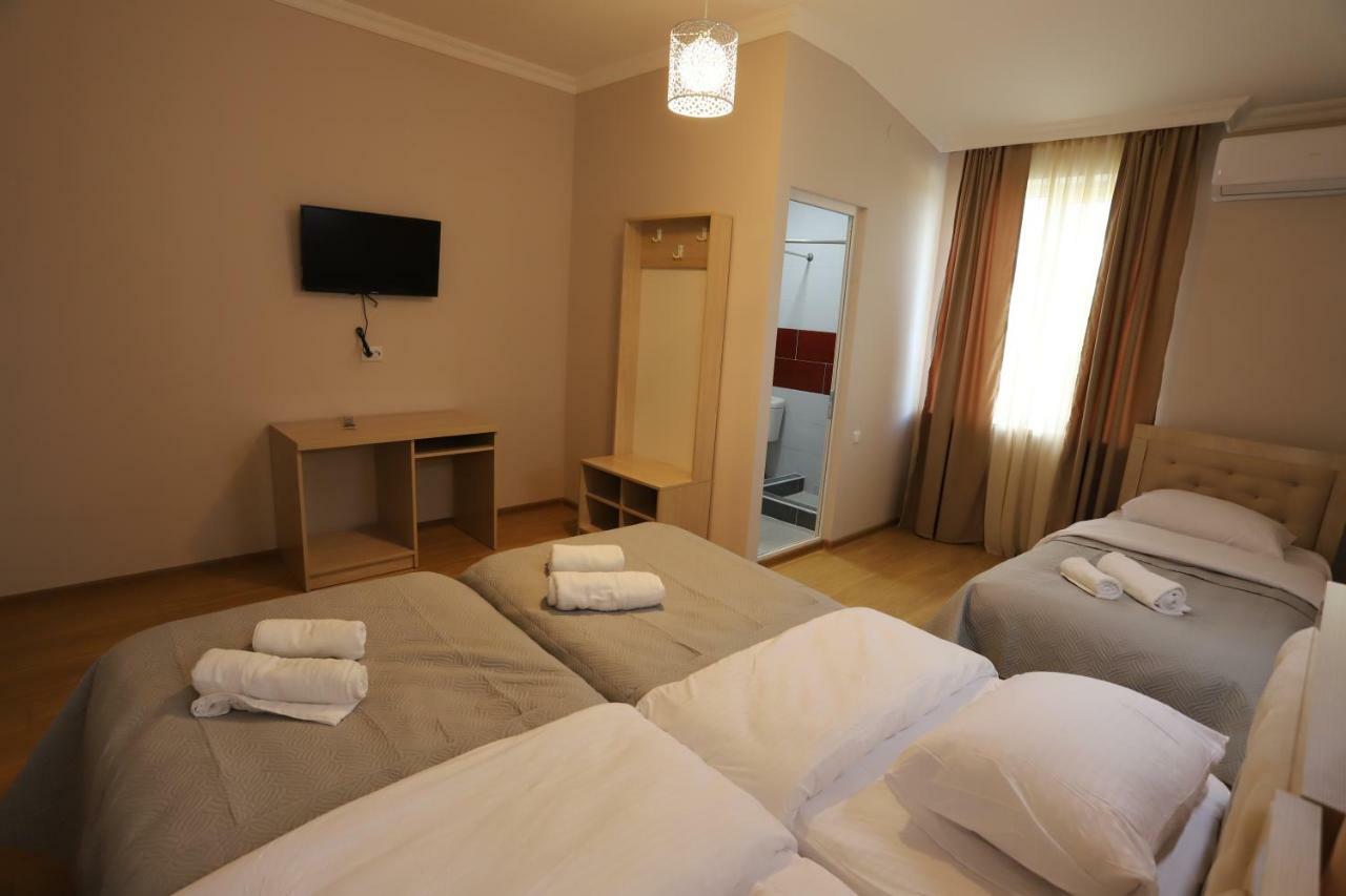 Hotel Hollywood Kutaisi Ngoại thất bức ảnh