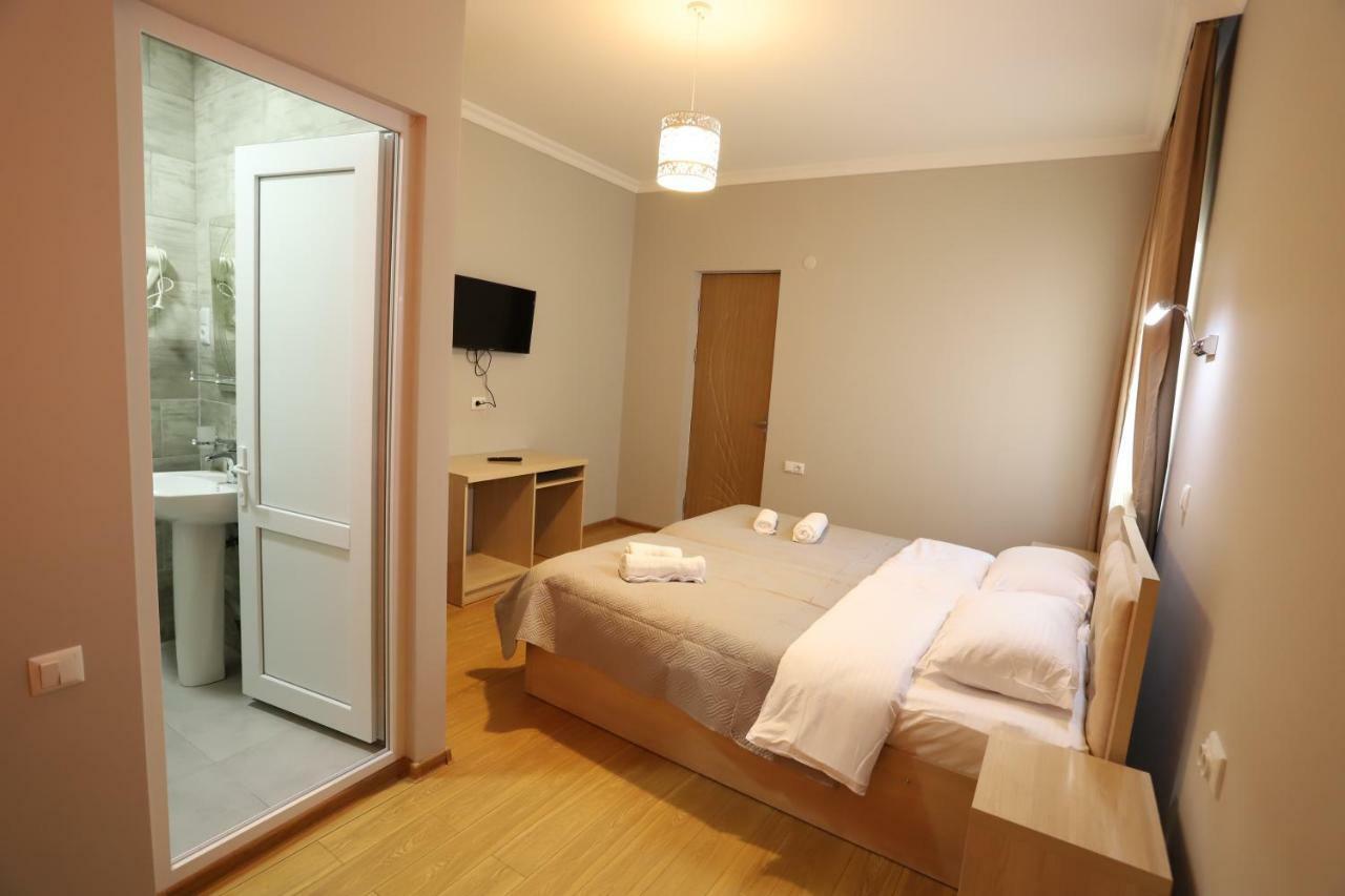 Hotel Hollywood Kutaisi Ngoại thất bức ảnh