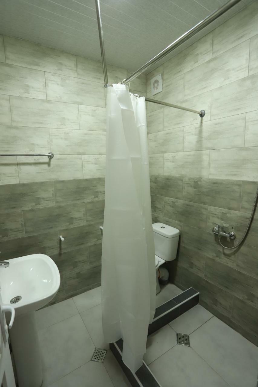 Hotel Hollywood Kutaisi Ngoại thất bức ảnh