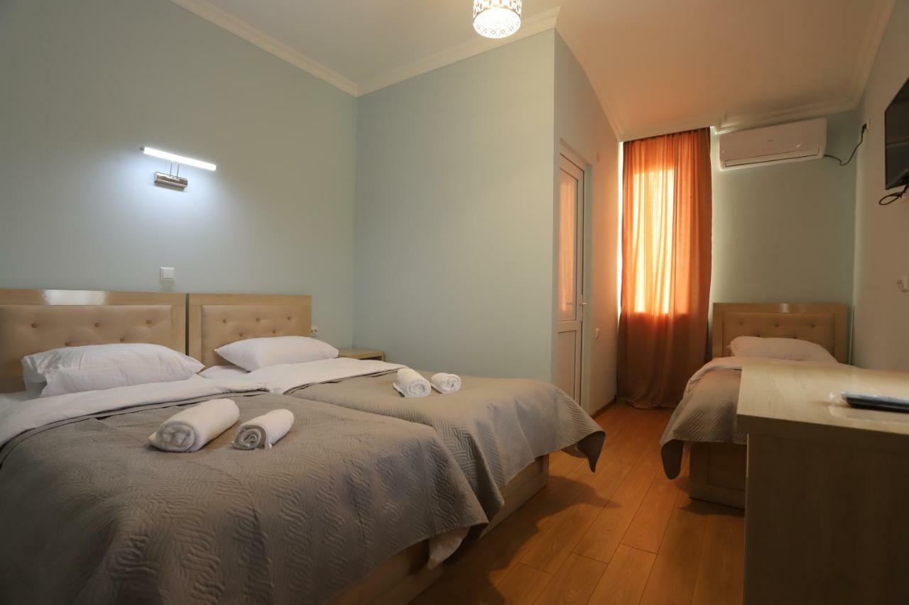 Hotel Hollywood Kutaisi Ngoại thất bức ảnh