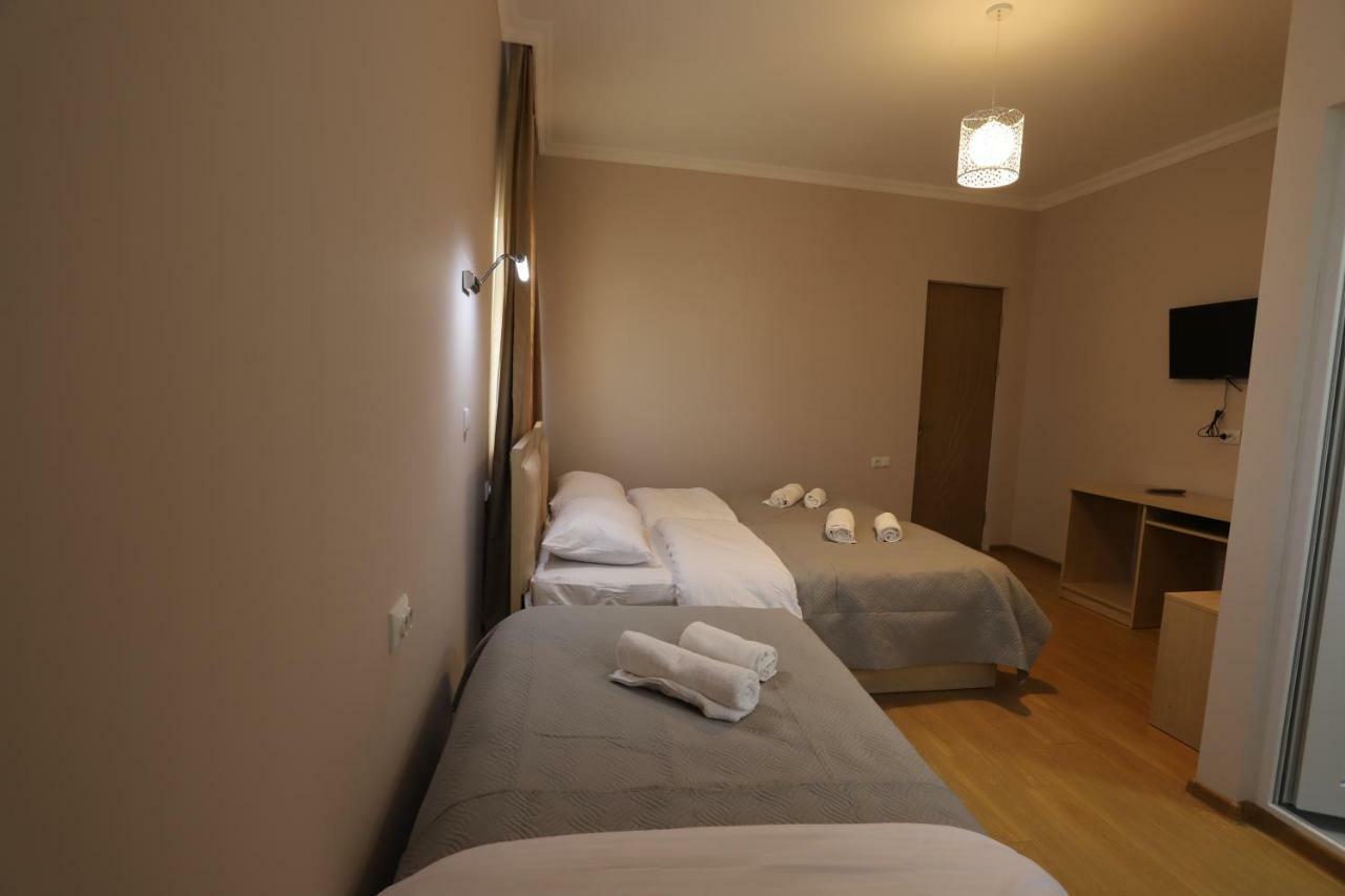 Hotel Hollywood Kutaisi Ngoại thất bức ảnh