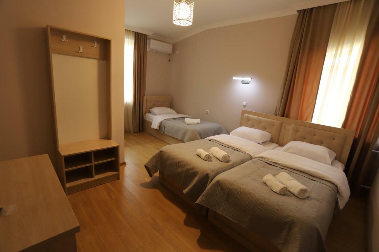 Hotel Hollywood Kutaisi Ngoại thất bức ảnh