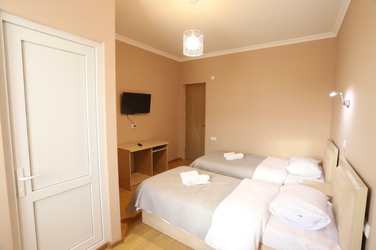Hotel Hollywood Kutaisi Ngoại thất bức ảnh