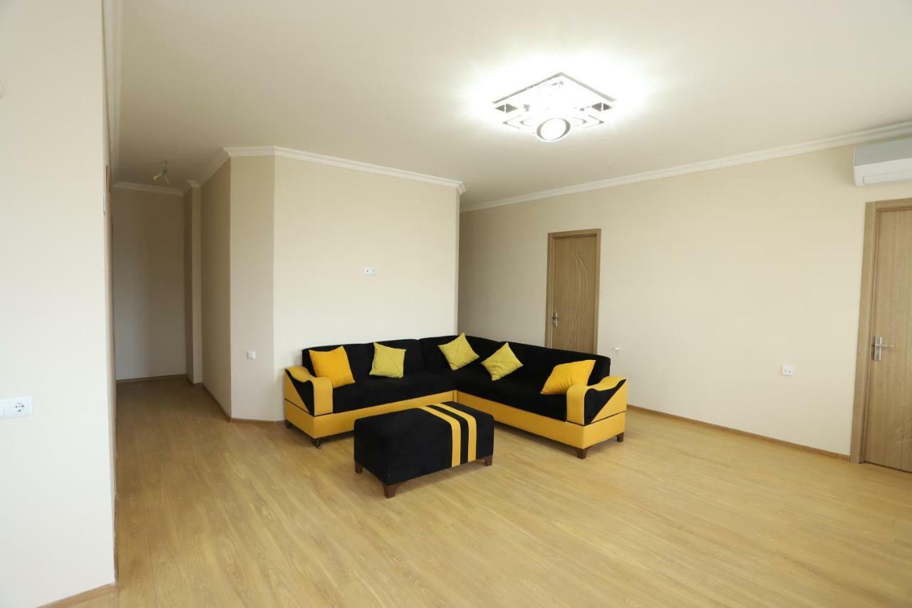 Hotel Hollywood Kutaisi Ngoại thất bức ảnh