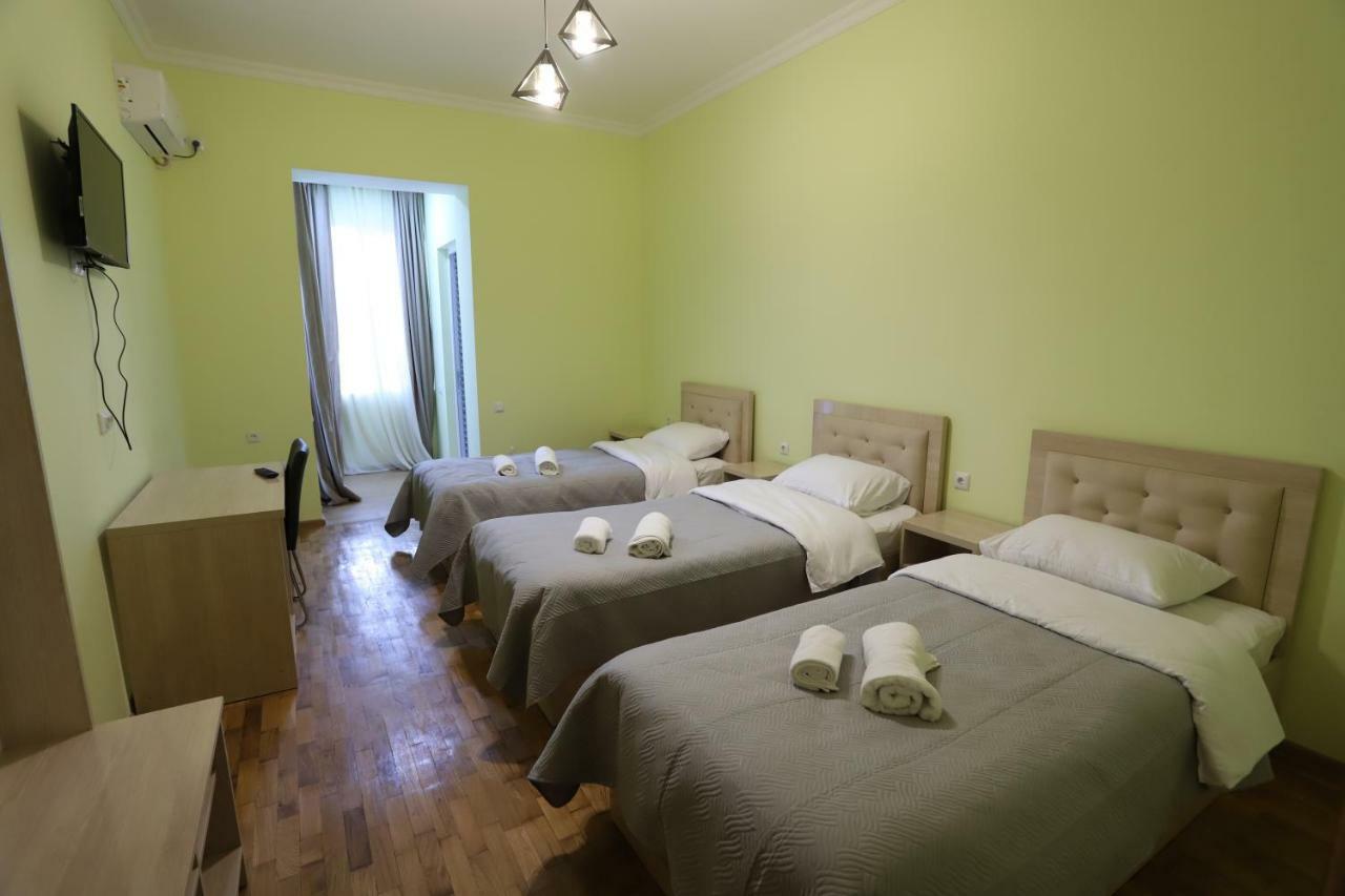 Hotel Hollywood Kutaisi Ngoại thất bức ảnh