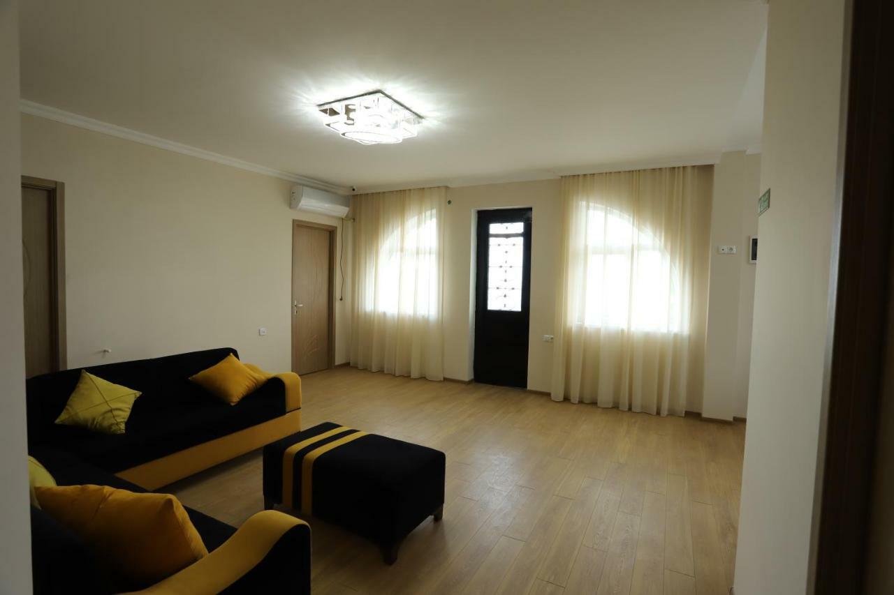 Hotel Hollywood Kutaisi Ngoại thất bức ảnh