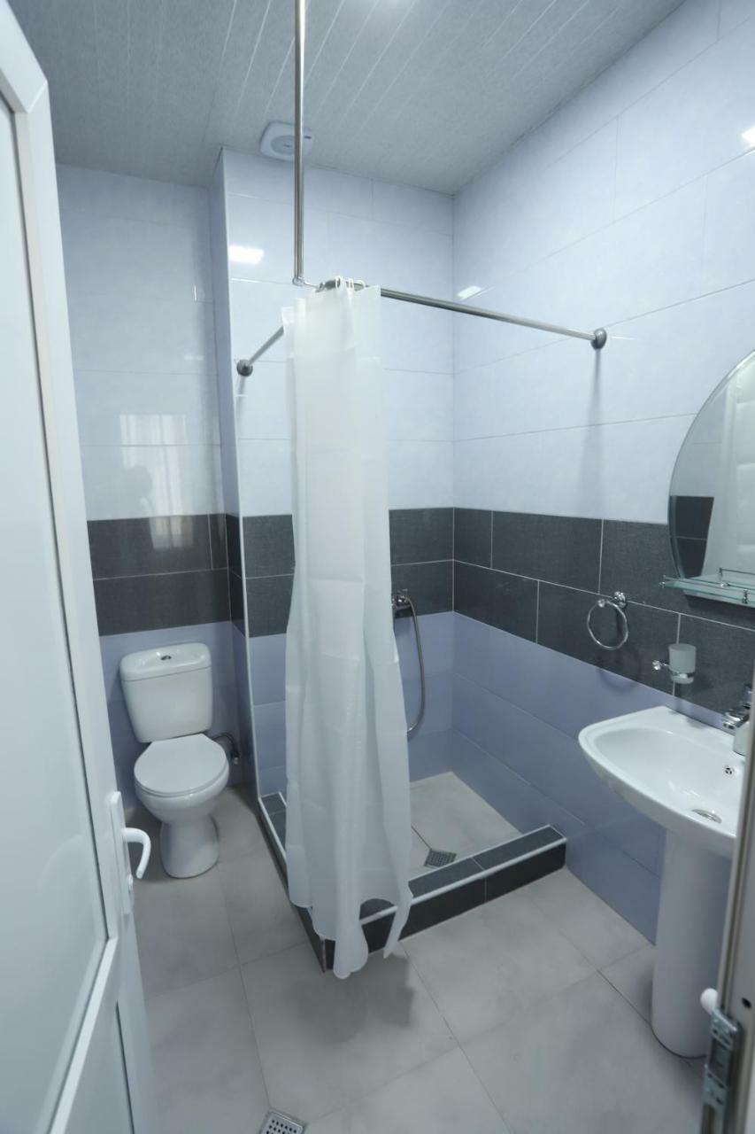Hotel Hollywood Kutaisi Ngoại thất bức ảnh