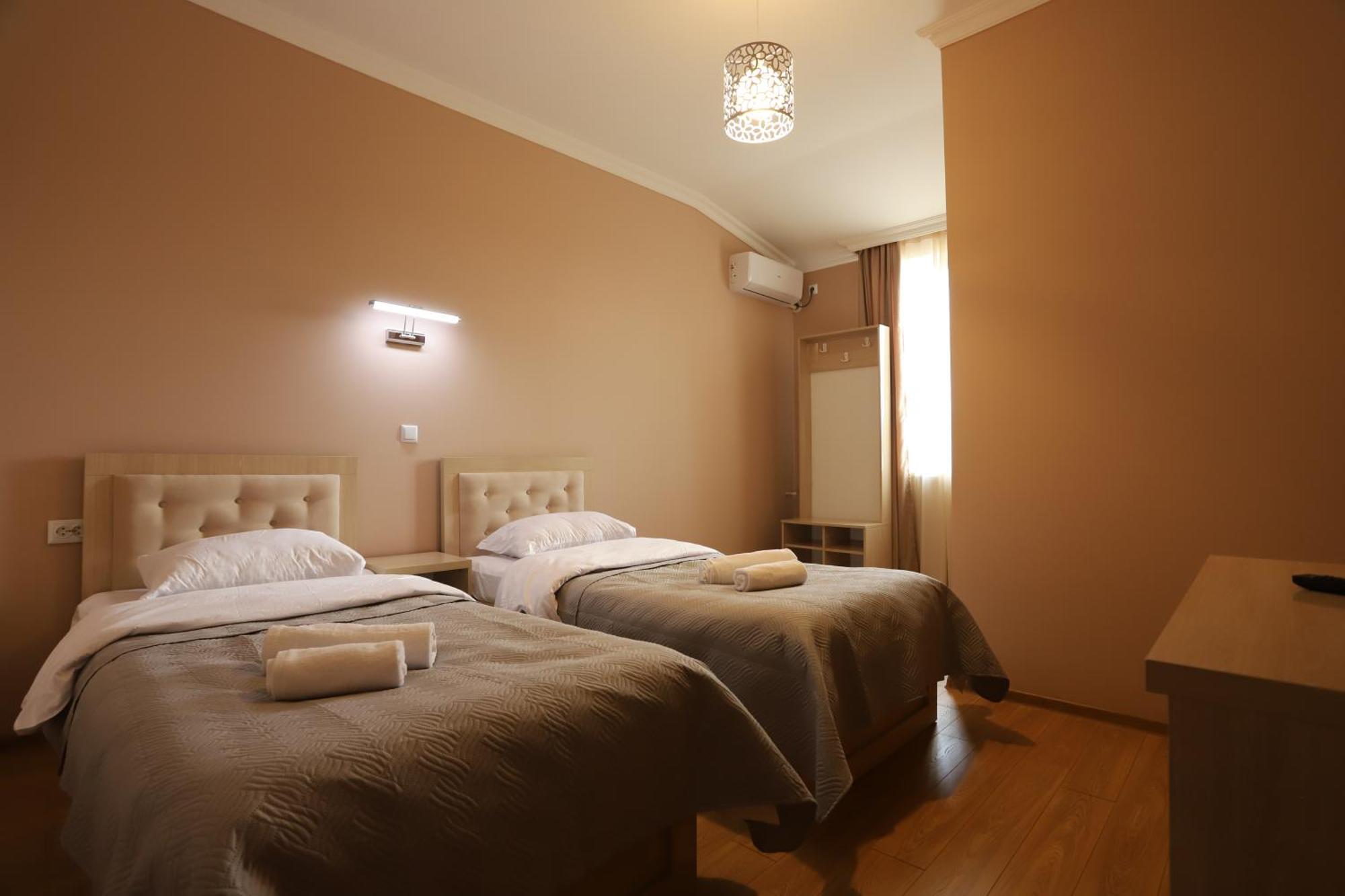 Hotel Hollywood Kutaisi Ngoại thất bức ảnh