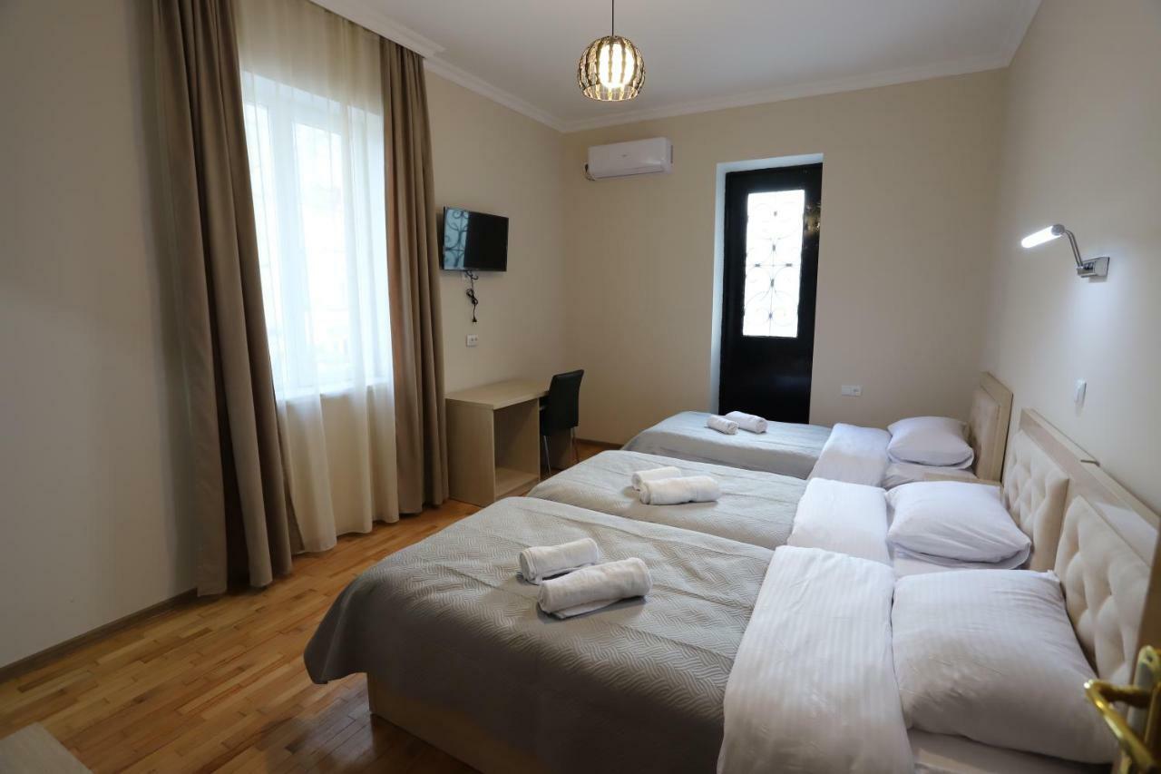 Hotel Hollywood Kutaisi Ngoại thất bức ảnh