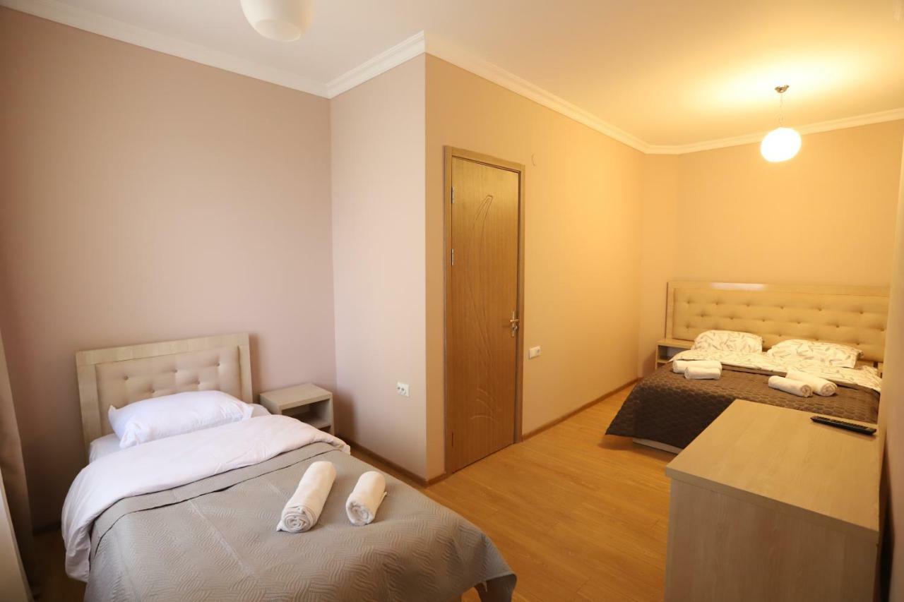 Hotel Hollywood Kutaisi Ngoại thất bức ảnh