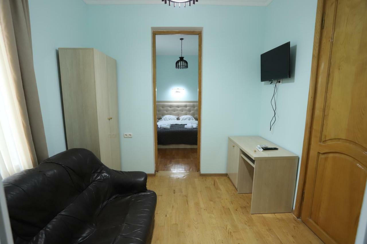 Hotel Hollywood Kutaisi Ngoại thất bức ảnh