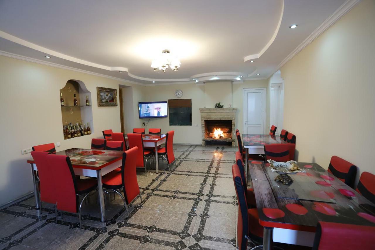 Hotel Hollywood Kutaisi Ngoại thất bức ảnh