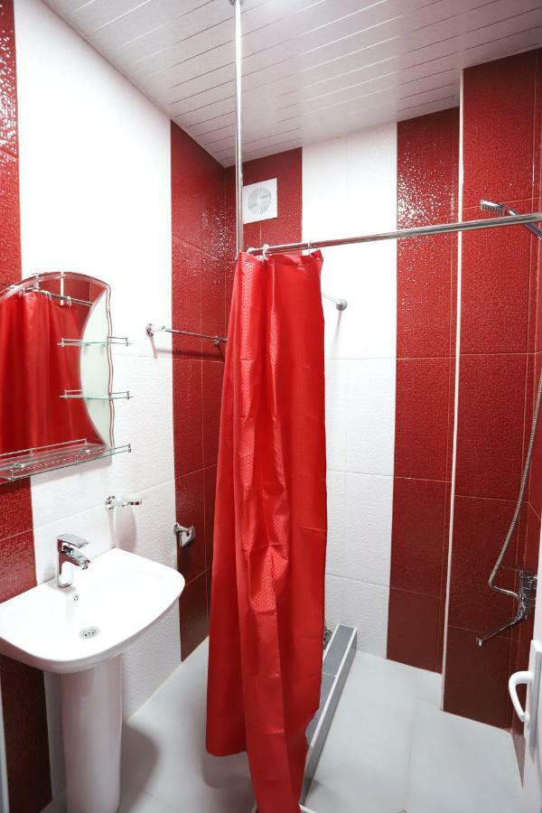 Hotel Hollywood Kutaisi Ngoại thất bức ảnh